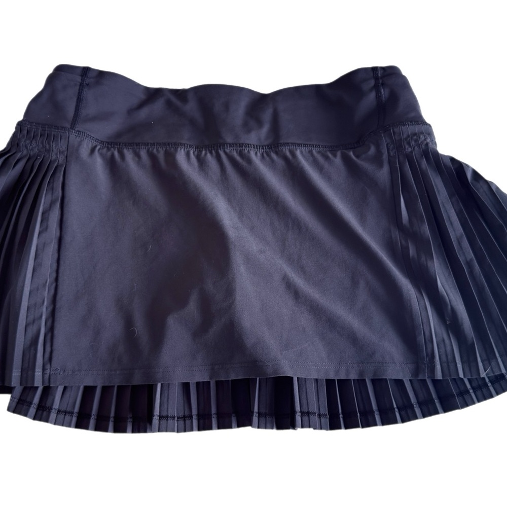 Lululemon Athletica black pleaded on the sides and back skort